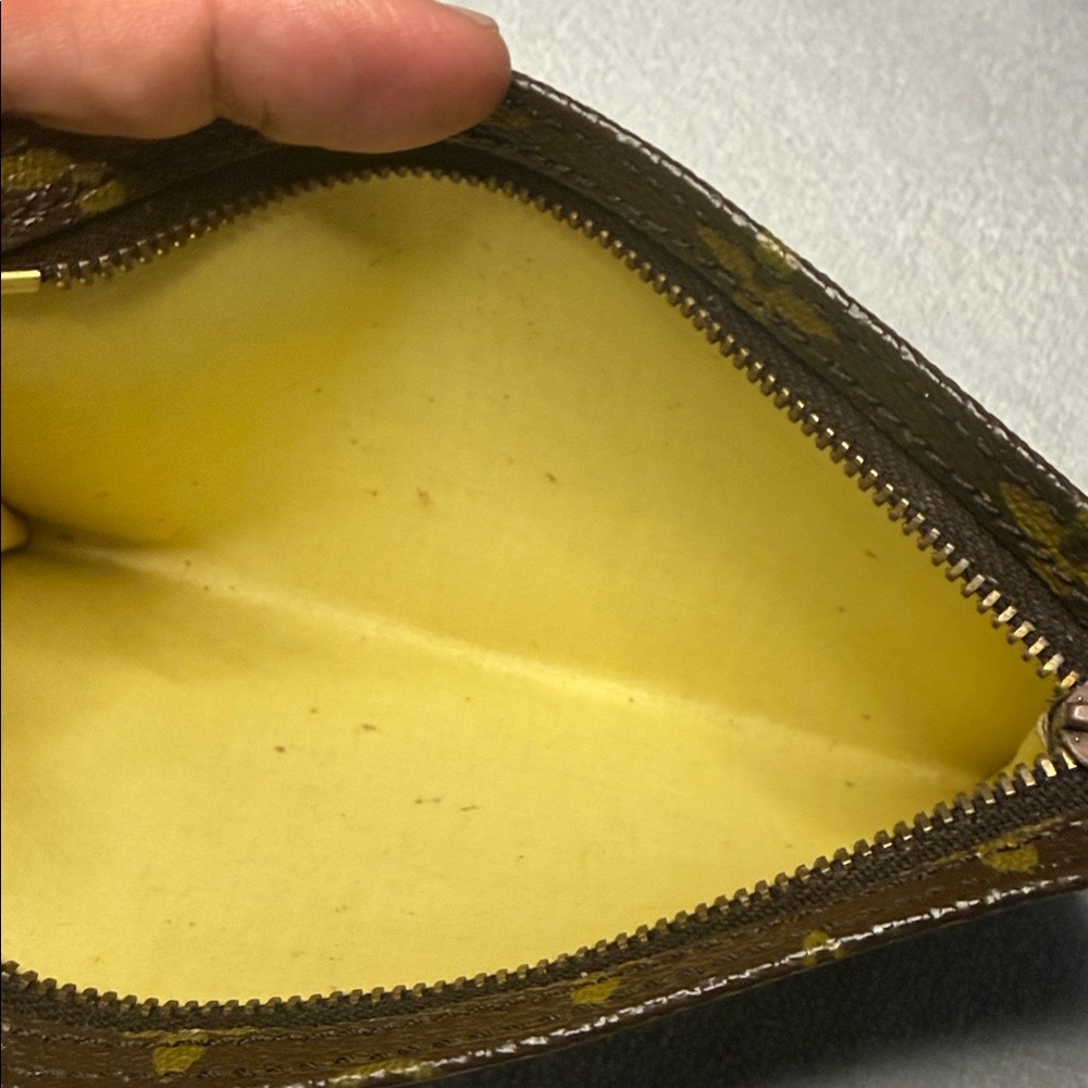 Authentic (Damaged) Louis Vuitton Monogram Bucket PM Accessories Pouchette - Picture 6 of 10
